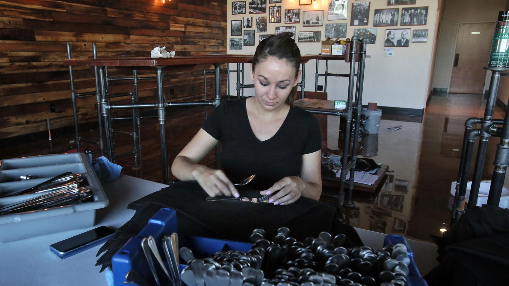 Growler's in Marana taps into area's craft beer craze